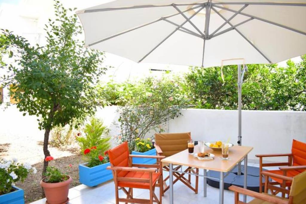 Marble Cool 2-Bedroom Down Town Yard House Kíssamos Exterior foto